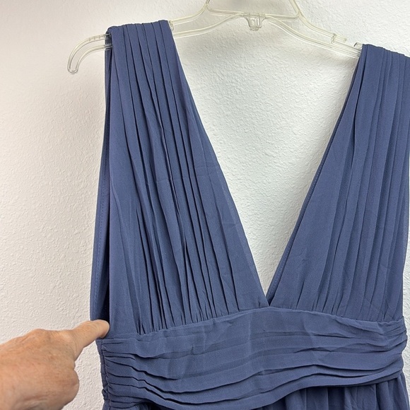 NEW, LULU’s formal maxi gown, leg slit, deep V neck, flowing chiffon dress - Picture 4 of 15